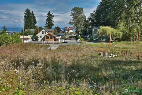 6880 Helena St, Clinton, WA 98236