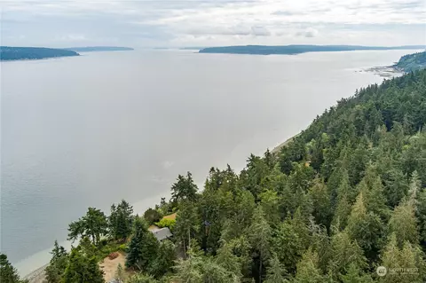 1749 N Bluff Rd, Greenbank, WA 98253