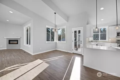 1402 125th St SE, Everett, WA 98208 photo 2