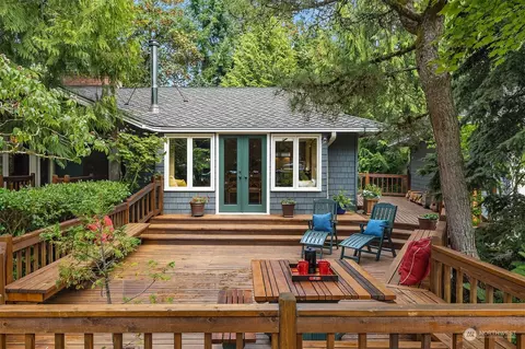 8010 SE 70th Pl, Mercer Island, WA 98040
