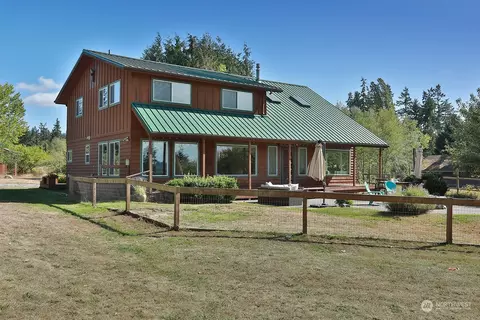 4654 Upper Harbor Dr, Freeland, WA 98249