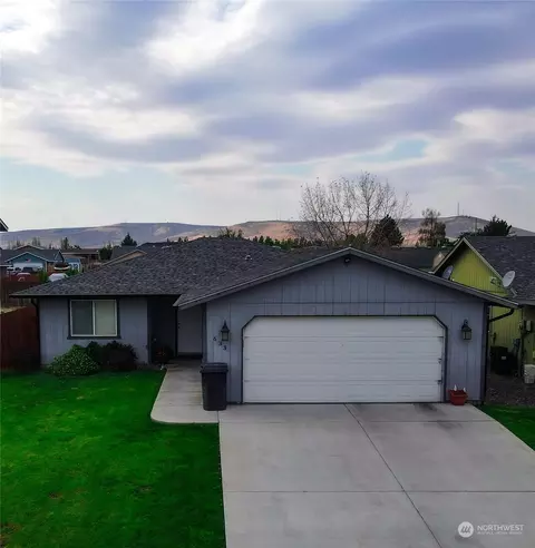 633 L St SE, Ephrata, WA 98823