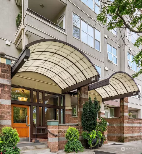 10045 NE 1st St #225, Bellevue, WA 98004