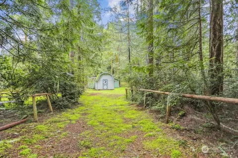 281 N Beacon Point Loop S, Lilliwaup, WA 98555