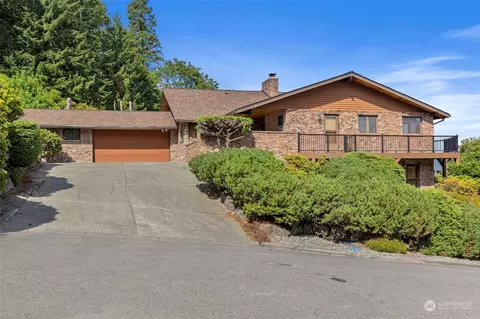 411 Seneca Ct NW, Renton, WA 98057