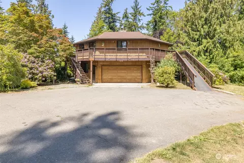 94 Raccoon Rd, Sequim, WA 98382