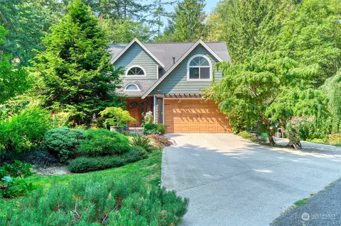 105 Park Dr, Point Roberts, WA 98281
