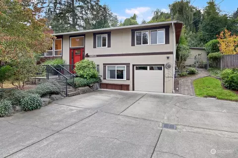 15855 37th Ave NE, Lake Forest Park, WA 98155