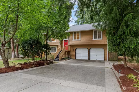8075 NE Seawind Ave, Poulsbo, WA 98370