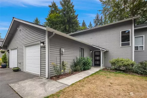 10027 NE 127th Pl #4, Kirkland, WA 98034