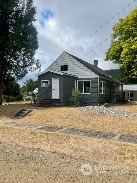 1244 Cedar St, Raymond, WA 98577