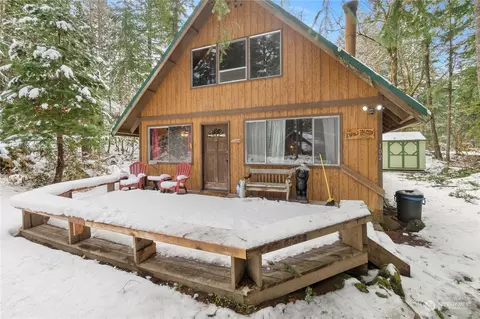 102 Lake Creek Dr, Packwood, WA 98361