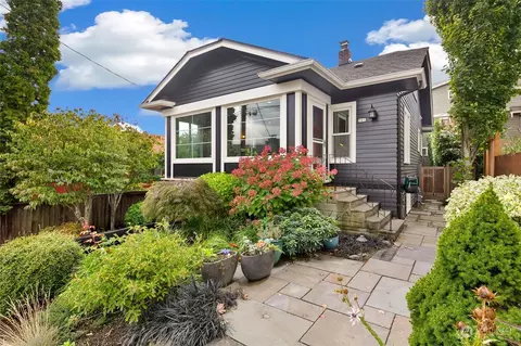 561 Highland Dr, Seattle, WA 98109
