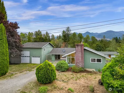 45216 Duffy St, Concrete, WA 98237
