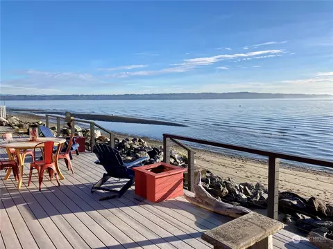 31 H S Beach Dr, Hat Island, WA 98206