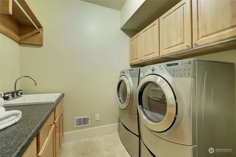 2022 N 78th St, Seattle, WA 98103 photo 32