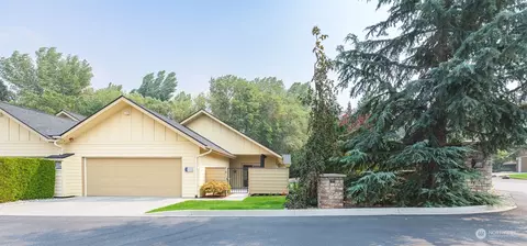 411 19th St NE #3, East Wenatchee, WA 98802