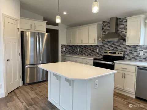 895 N Violet Ave, Sequim, WA 98382 photo 3