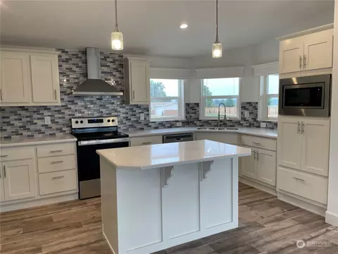 895 N Violet Ave, Sequim, WA 98382 photo 2