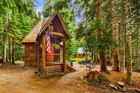 40 Snow Cabin Pl, Snoqualmie Pass, WA 98068