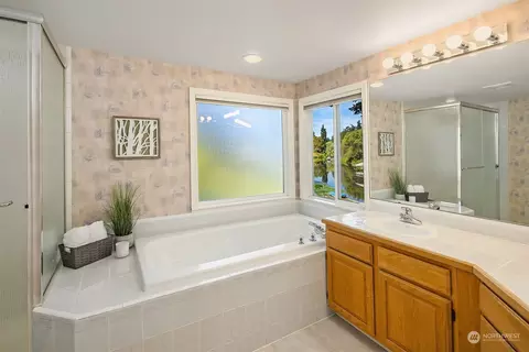 11302 E Riverside Dr, Bothell, WA 98011 photo 28