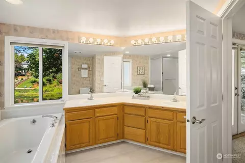 11302 E Riverside Dr, Bothell, WA 98011 photo 29