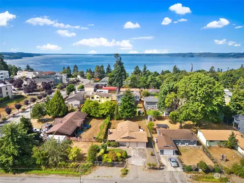 27045 14th Ave S, Des Moines, WA 98198