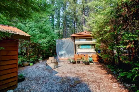 56 Branch Cir, Deming, WA 98244