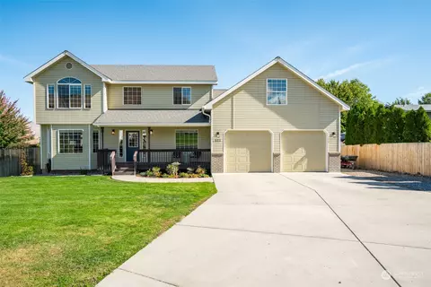 521 Cedarwood Ln, Wenatchee, WA 98801