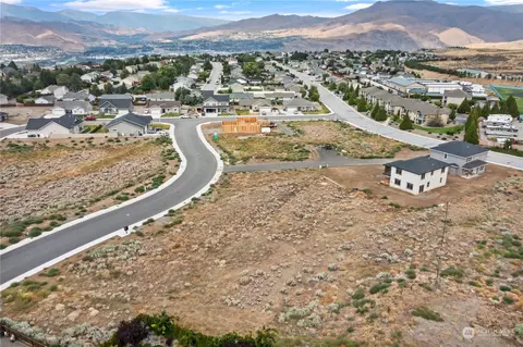 2512 Plateau Dr, East Wenatchee, WA 98802