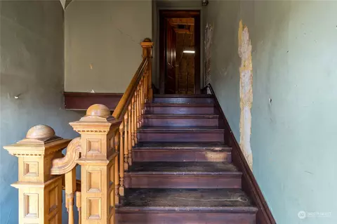 Entry Way - 342 S 3rd Ave, Walla Walla, WA 99362 photo 7 of 8