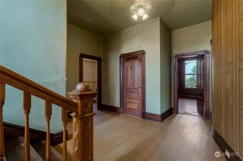 Entry Way - 342 S 3rd Ave, Walla Walla, WA 99362 photo 6 of 8