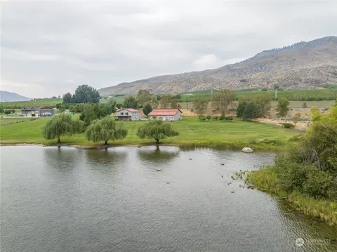 1105 Washington Ave, Chelan Falls, WA 98817