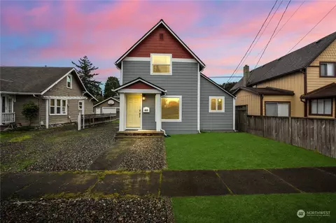 405 6th St NW, Puyallup, WA 98371