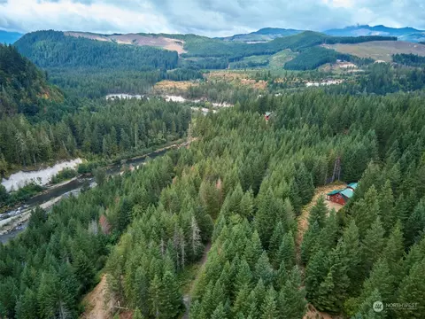 642 Loowit Ln, Cougar, WA 98616