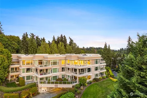 10055 Meydenbauer Way SE #16, Bellevue, WA 98004