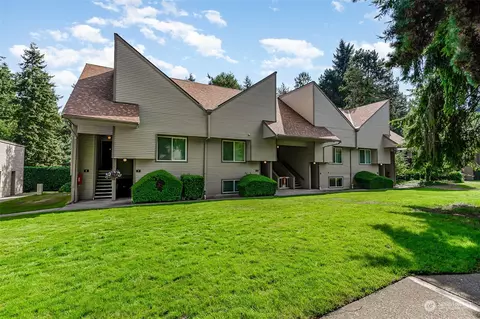 14717 NE 44th Pl #R-3, Bellevue, WA 98007