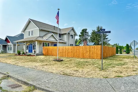 325 8th St, Blaine, WA 98230