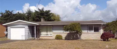 312 Holly Ln, Cosmopolis, WA 98537