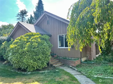 166 3rd Ave, Onalaska, WA 98570