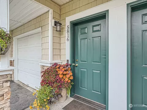 5816 S 234th St #11-3, Kent, WA 98032
