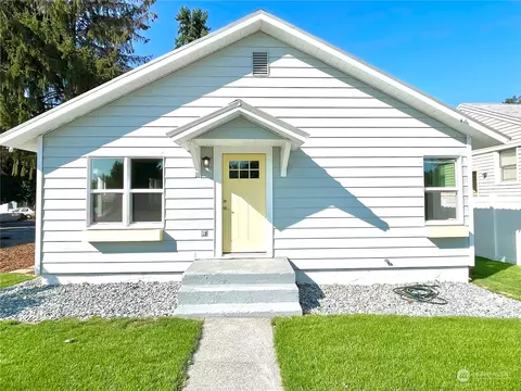 216 4th Ave W, Omak, WA 98841