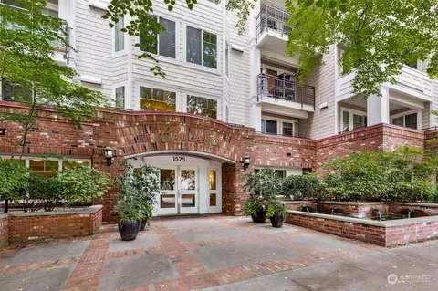 1525 NW 57th St #305, Seattle, WA 98107