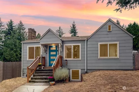704 SW 126th St, Burien, WA 98146