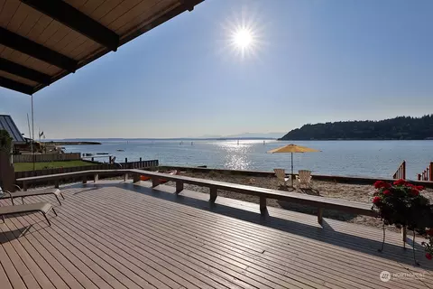 8166 Sandy Hook Dr, Clinton, WA 98236