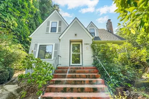 11815 SE May Creek Park Dr, Newcastle, WA 98056