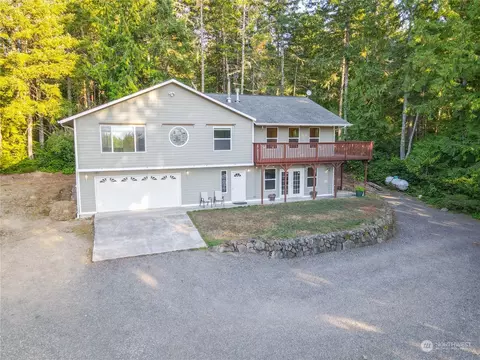 6490 Buckshot Pl, Seabeck, WA 98380