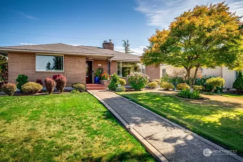 821 Rucker Ave, Everett, WA 98201