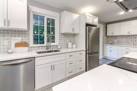 Kitchen - 39206 303rd Ave SE, Enumclaw, WA 98022 photo 3 of 4