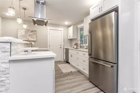 Kitchen - 39206 303rd Ave SE, Enumclaw, WA 98022 photo 4 of 4